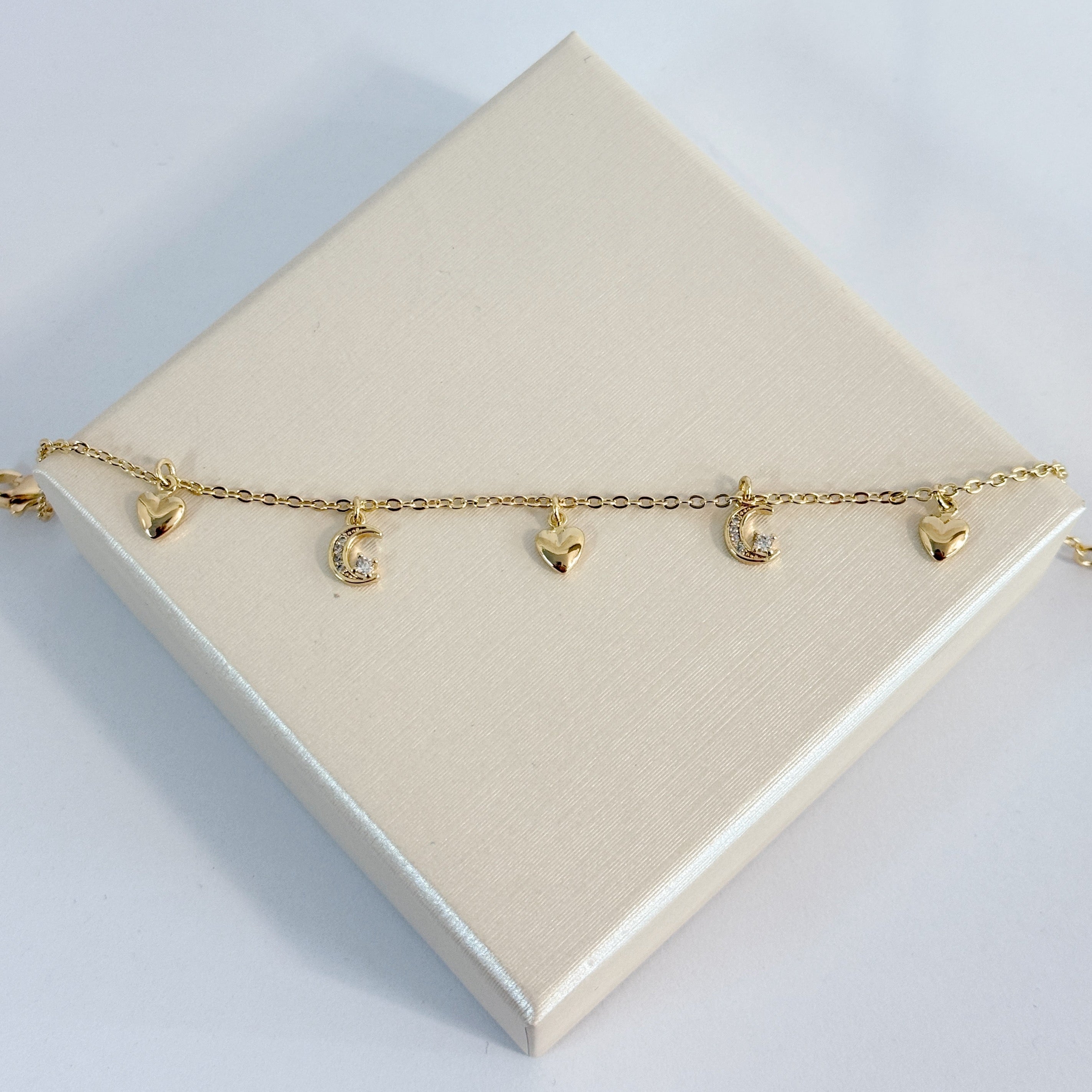 Pulsera Corazones y Lunas
