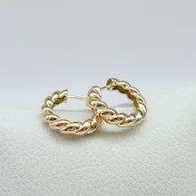 Cargar imagen en el visor de la galería, Hoops Twisted
