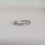 Anillo Twisted con Cristales