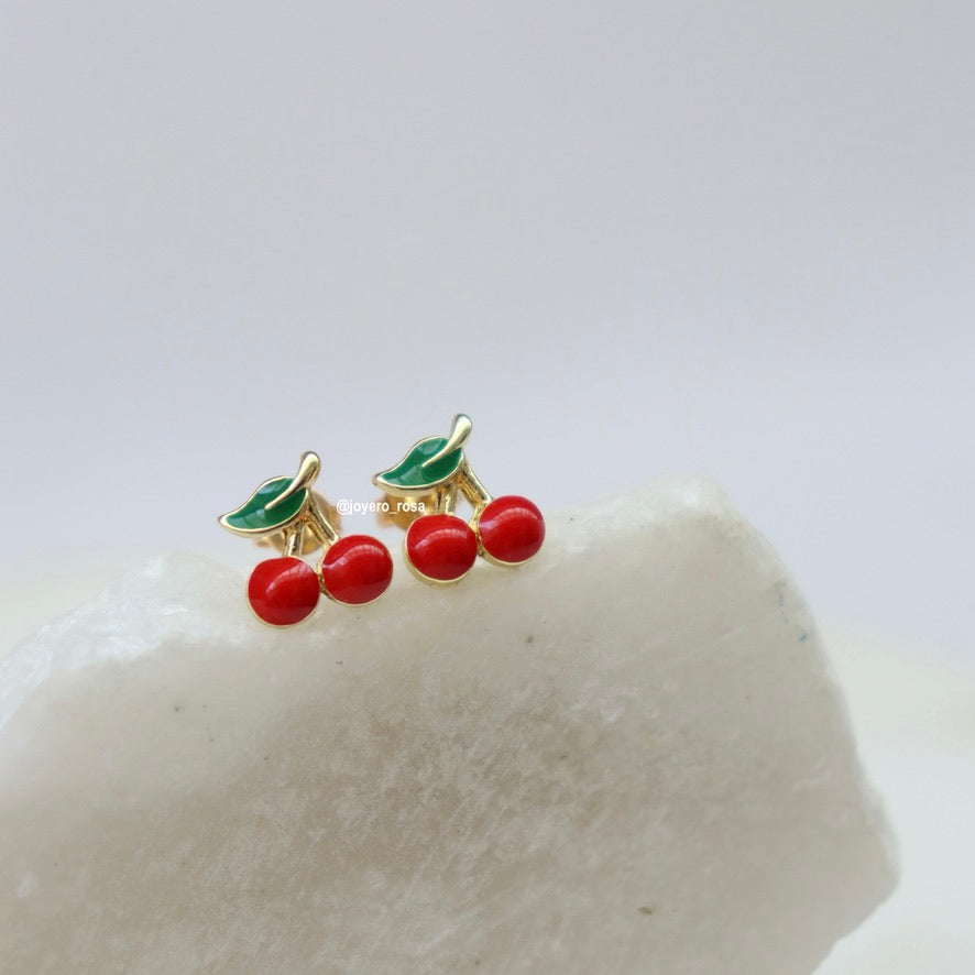 Studs Cereza