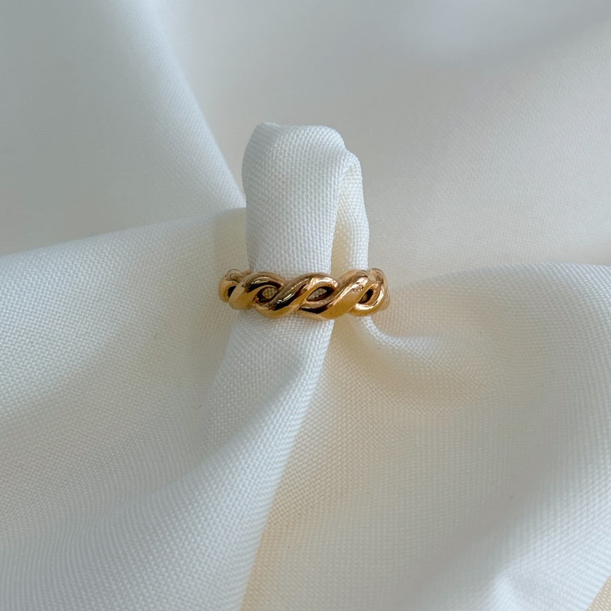 Anillo Ajustable Entrelazado