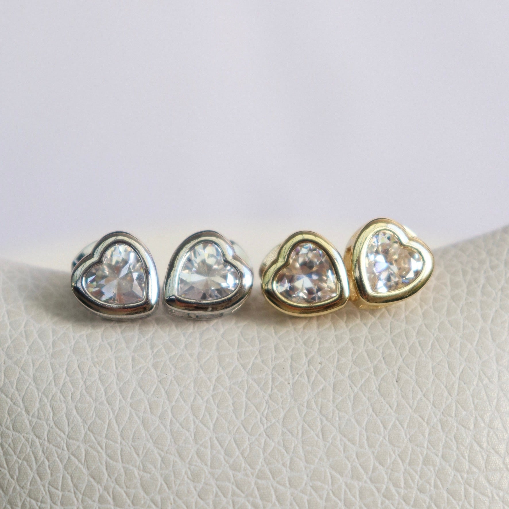 Studs Corazones Clear