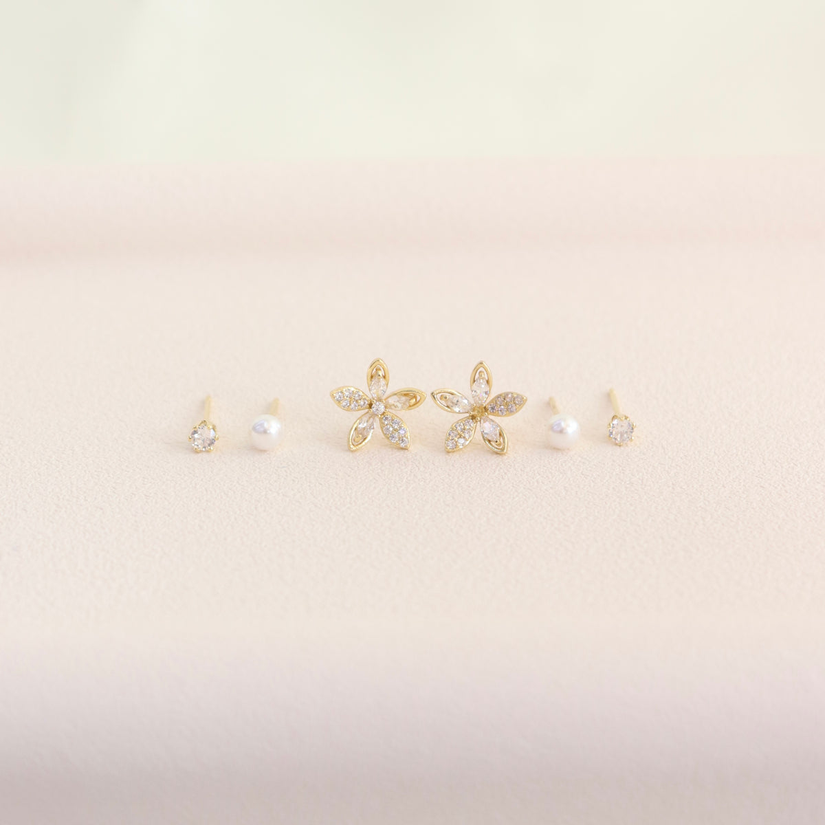 Set Aretes Flores Perlas y Chispas