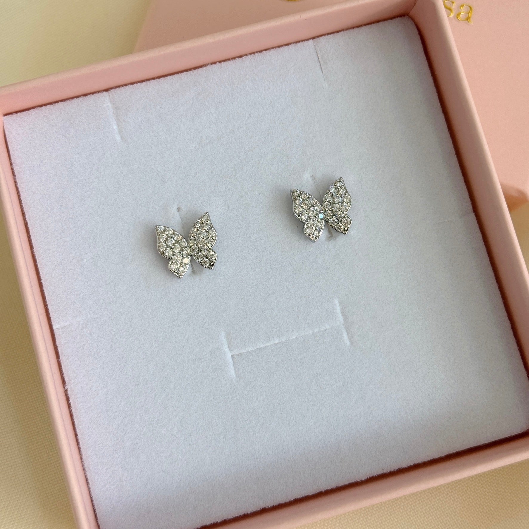 Studs Mariposa Full Brillo