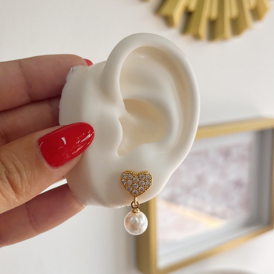 Aretes Corazón con Perla Dorado