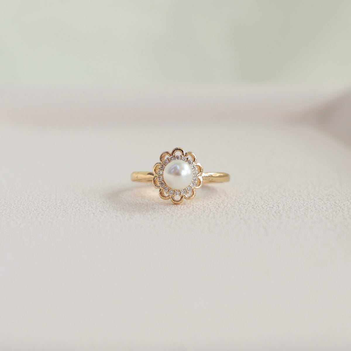 Anillo Perla con Cristales