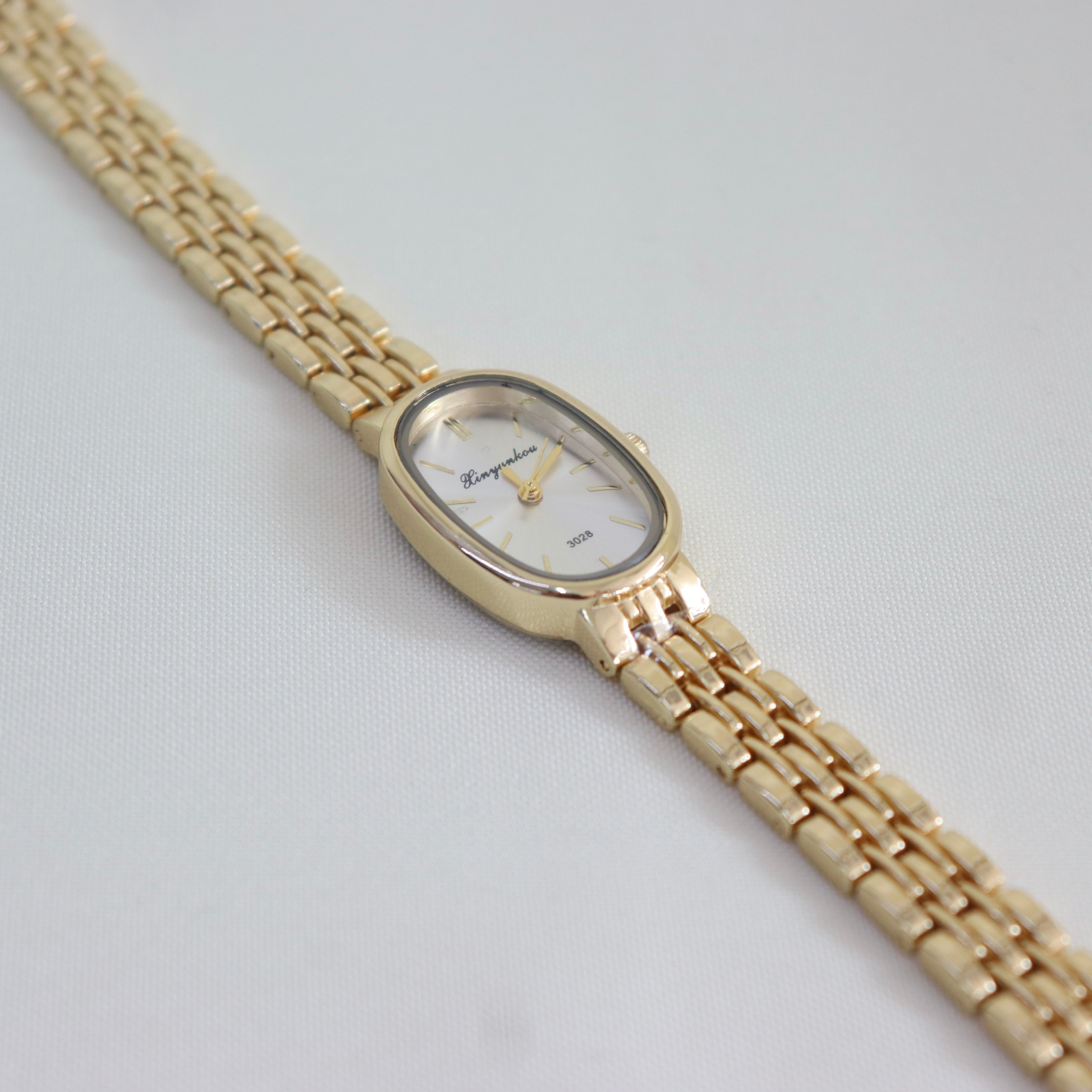 Reloj Ovalado