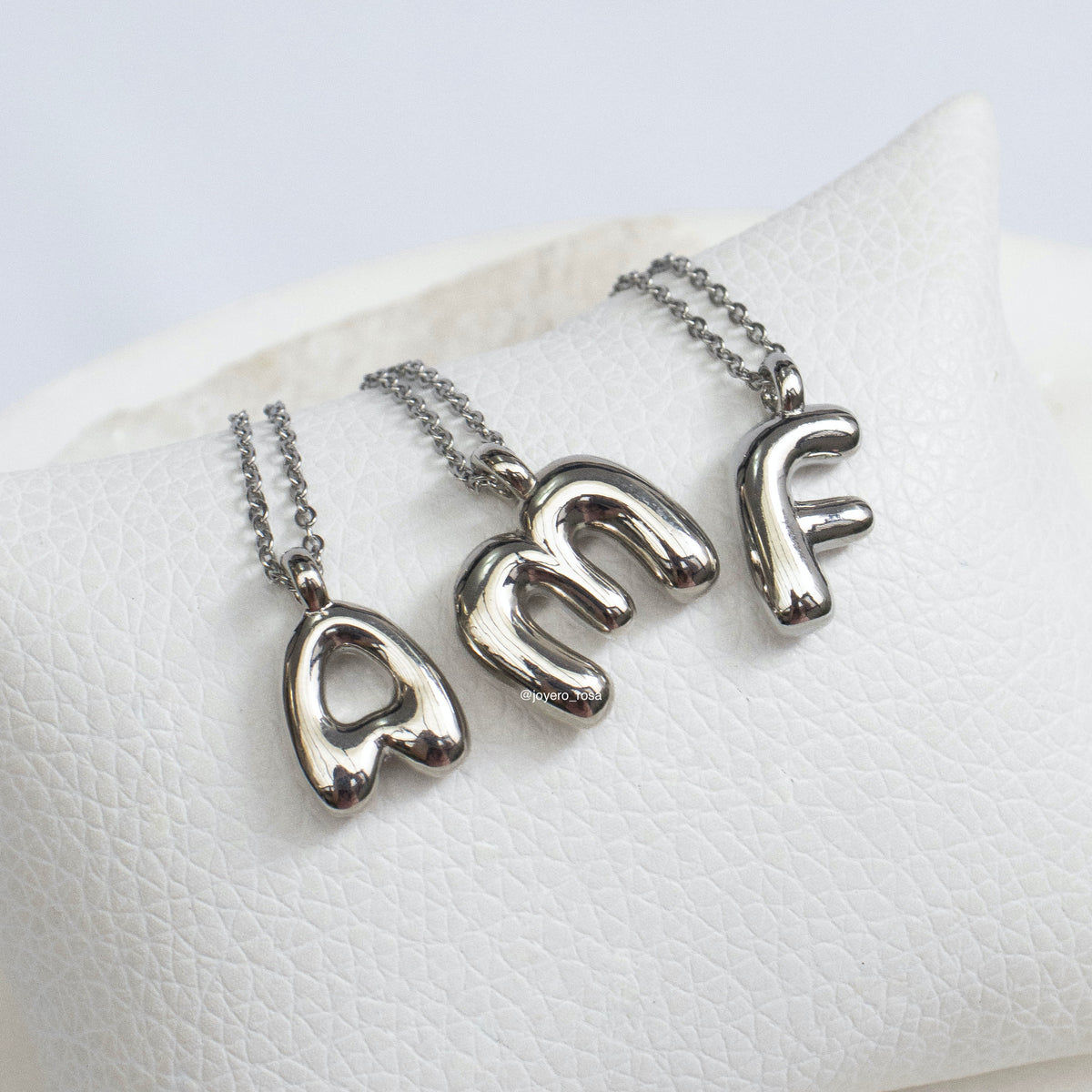 Collar Inicial Burbuja