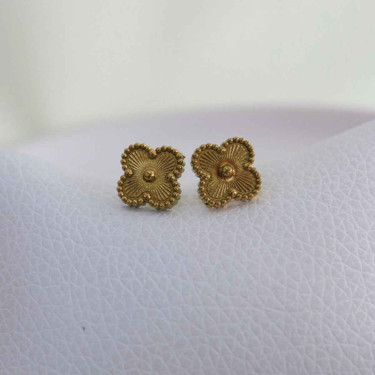 Studs Van Cleef (Dorado)