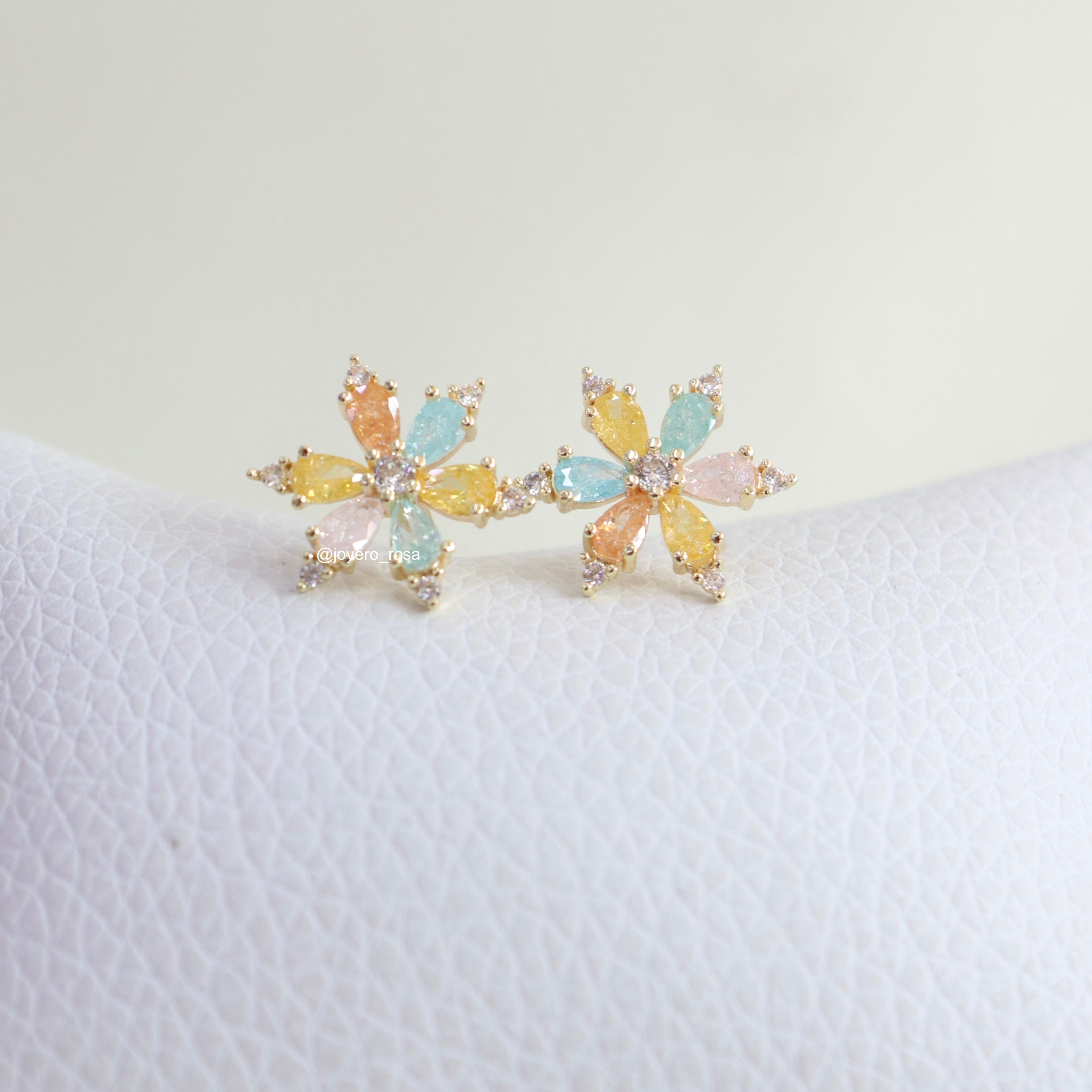 Studs Flor Cristales Pastel
