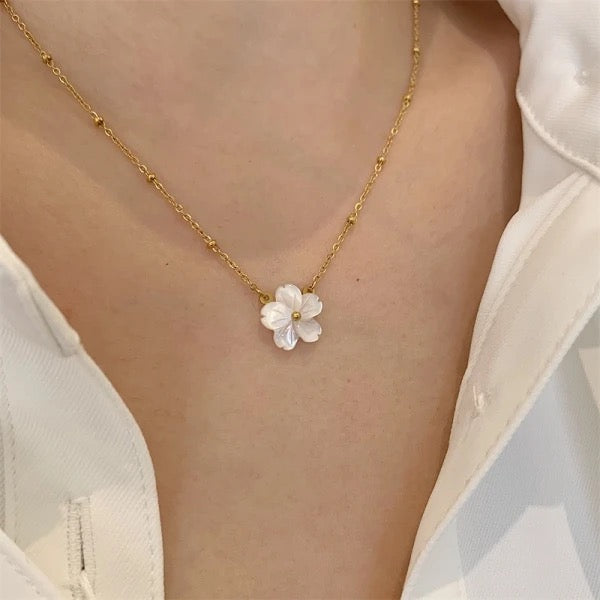 Collar Flor Nácar