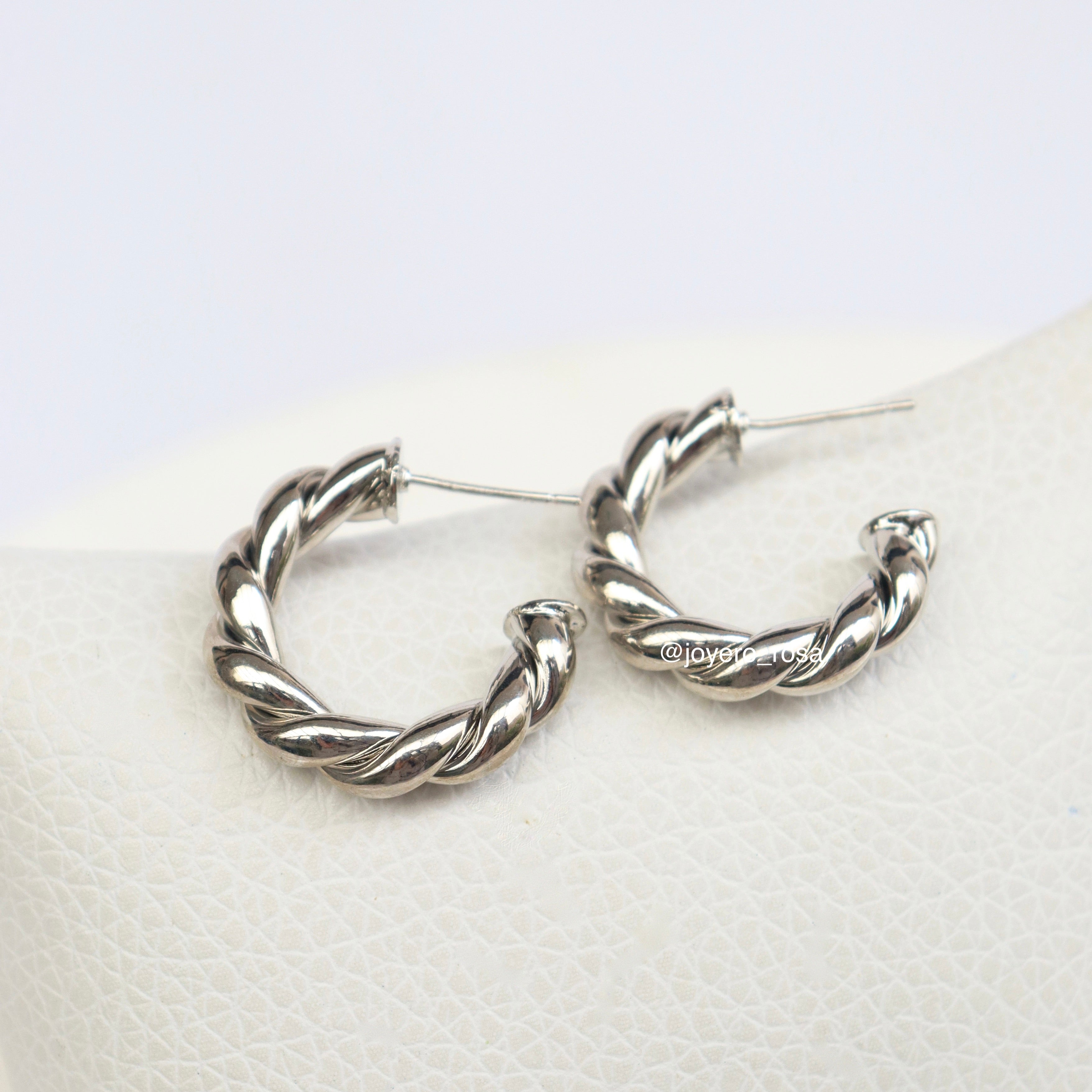 Semi Hoops Twisted