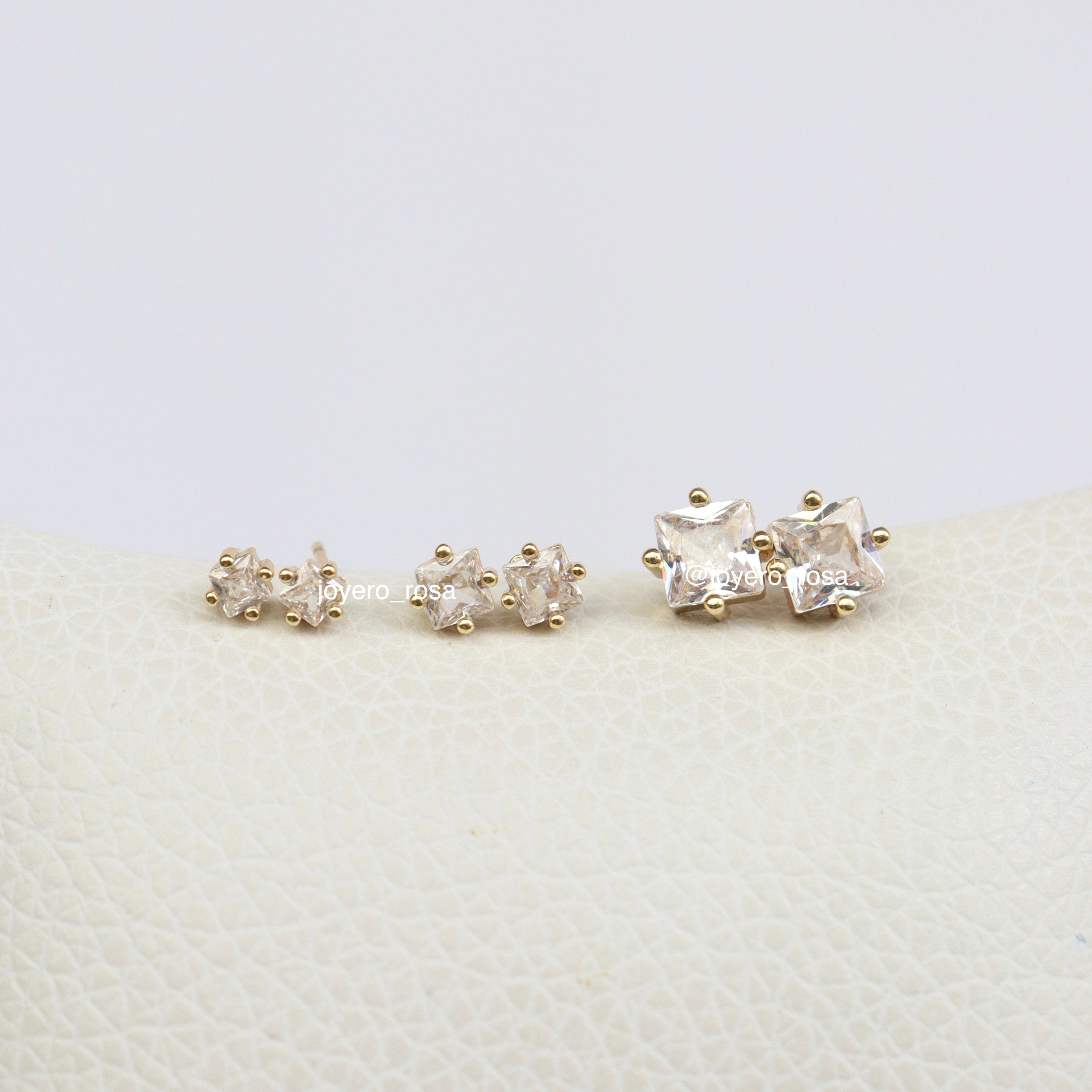Studs Chispa Cuadrada