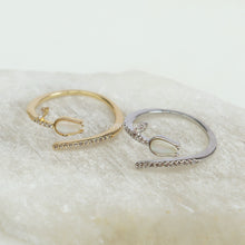 Cargar imagen en el visor de la galería, Anillo Tulipán con Cristales
