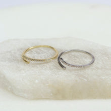 Cargar imagen en el visor de la galería, Anillo Doble Linea con Cristales
