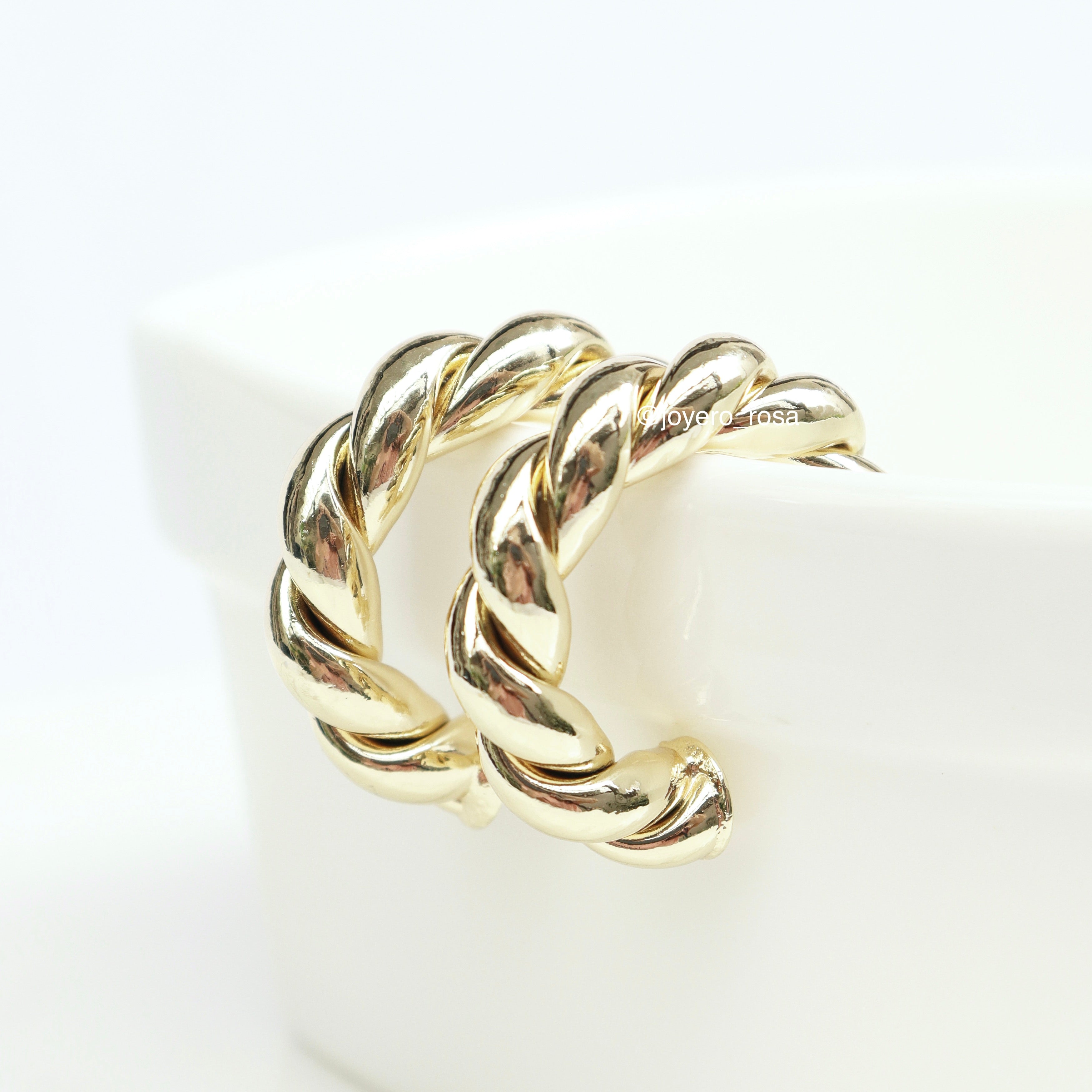 Semi Hoops Twisted