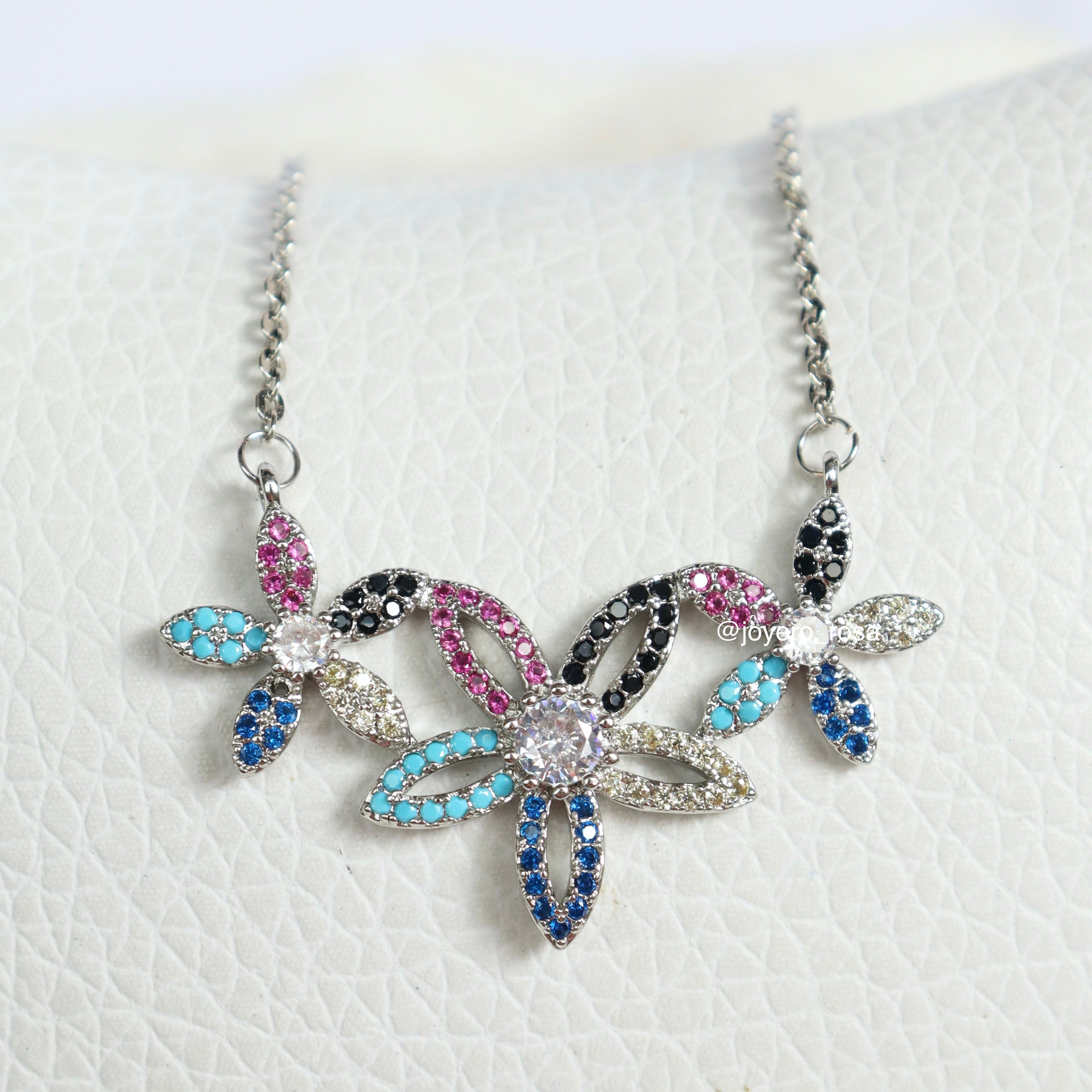 Collar Flores con Cristales de Colores
