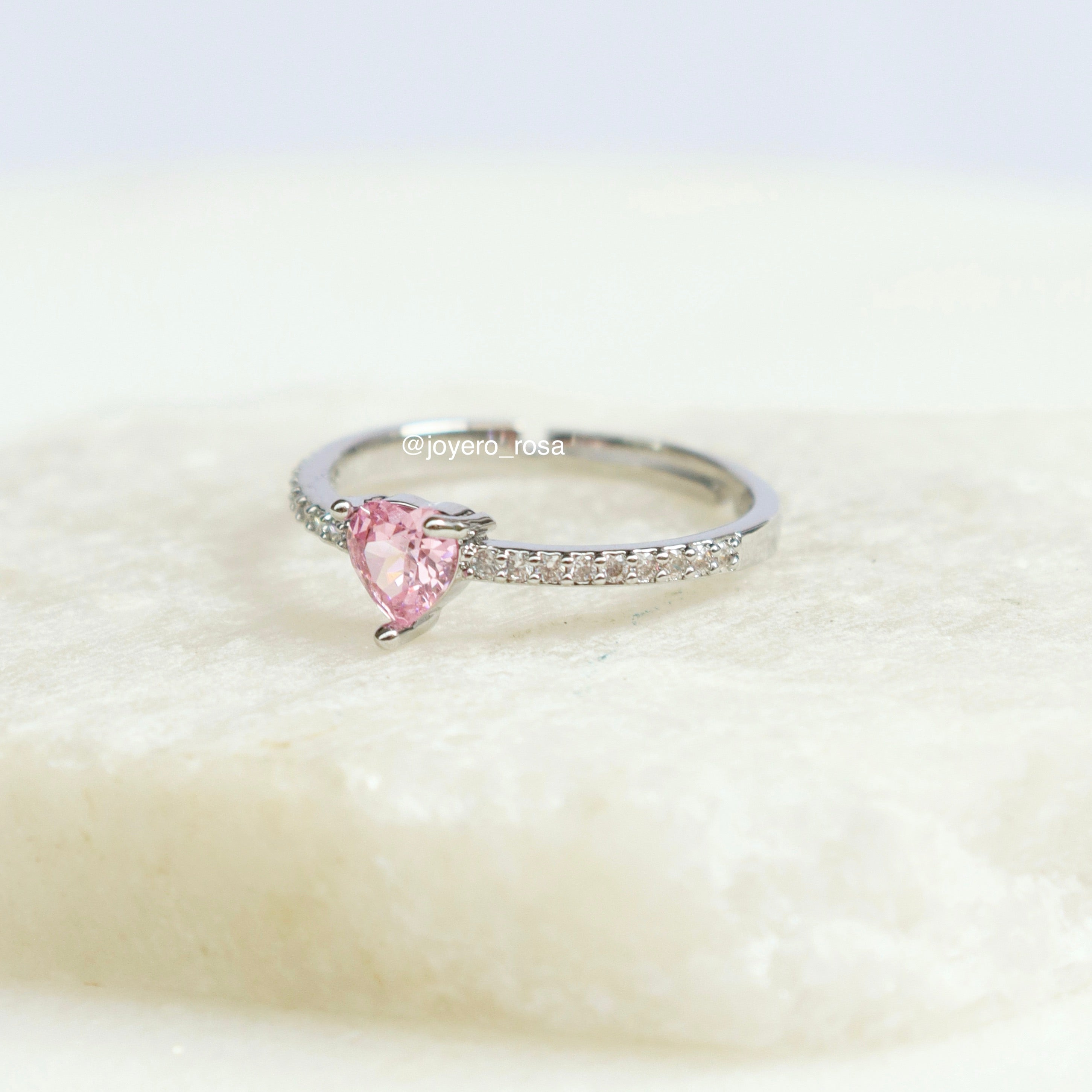 Anillo Corazón Rosado con Cristales Ajustable