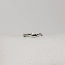 Cargar imagen en el visor de la galería, Anillo Ondulado
