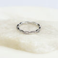 Anillo Twisted con Cristales