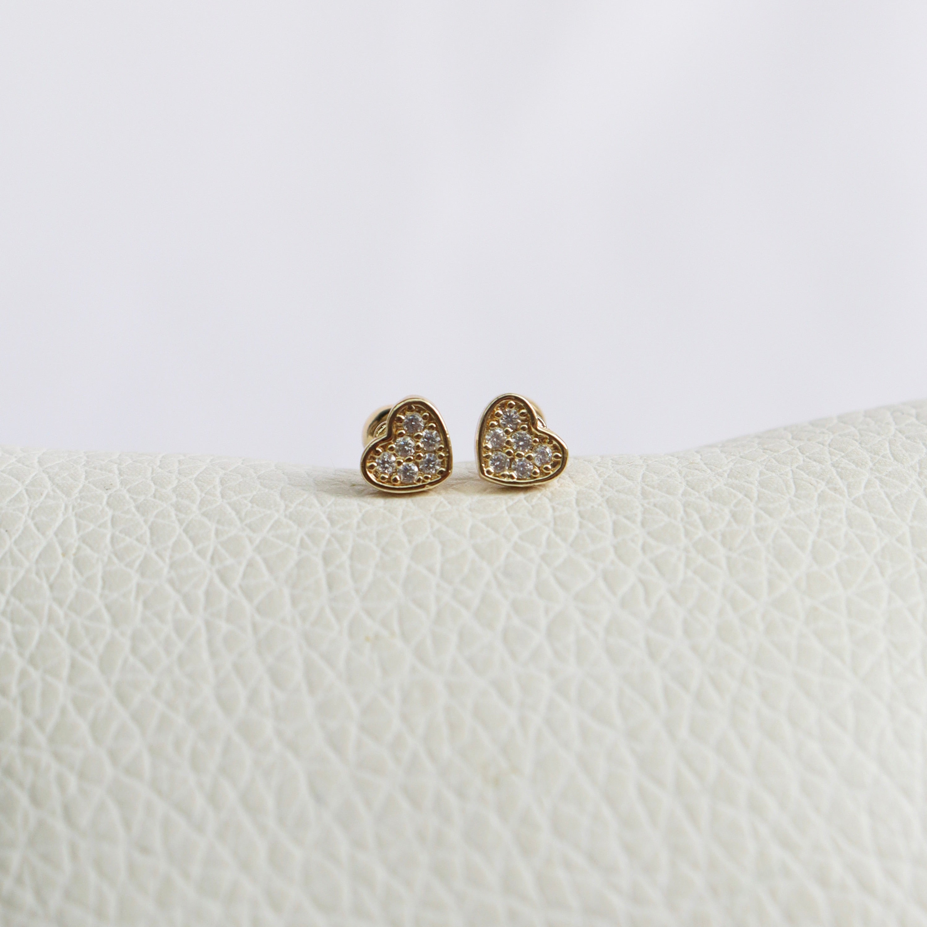 Studs Corazón con Brillos (Cierre Bebé)