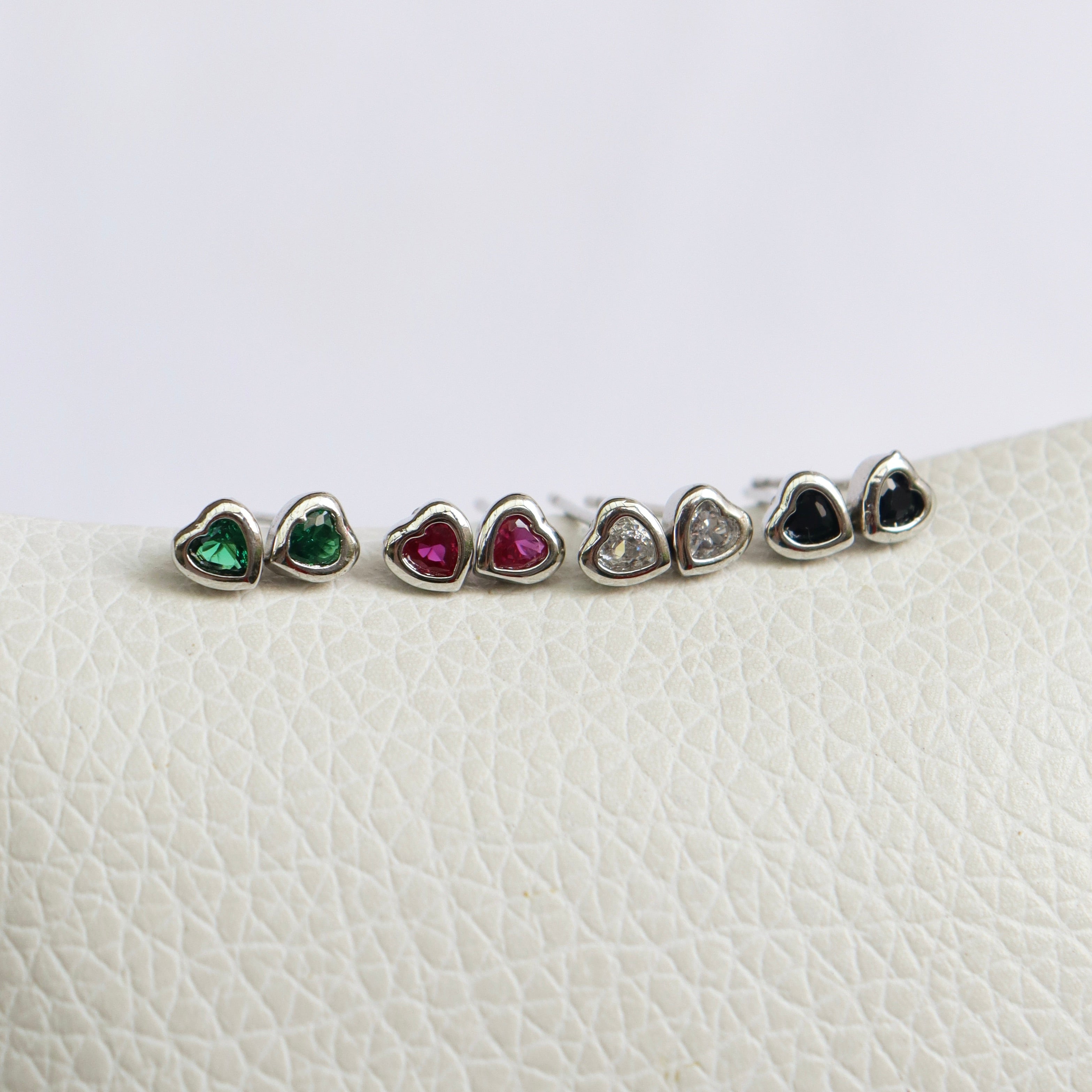 Studs Corazón Color