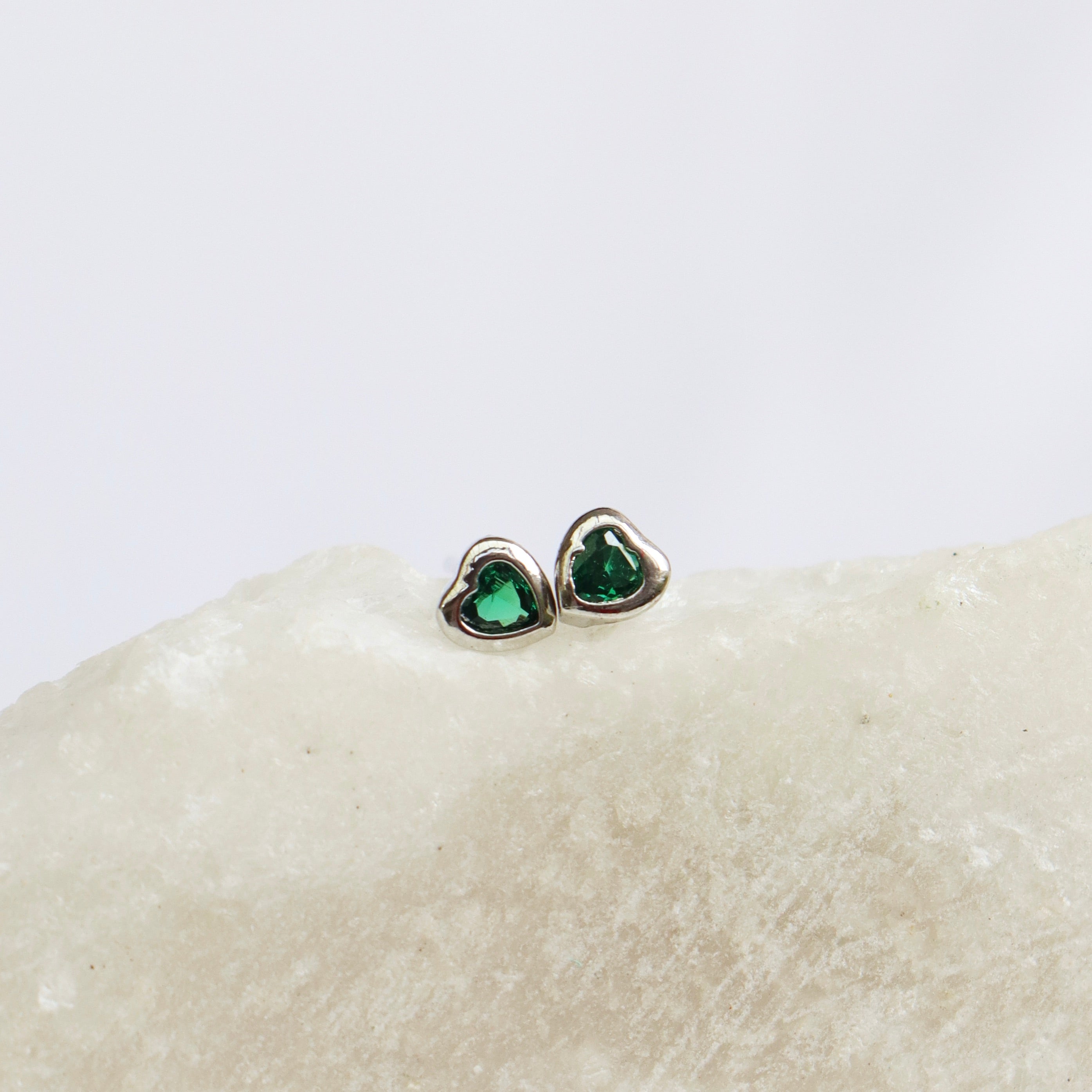 Studs Corazón Color