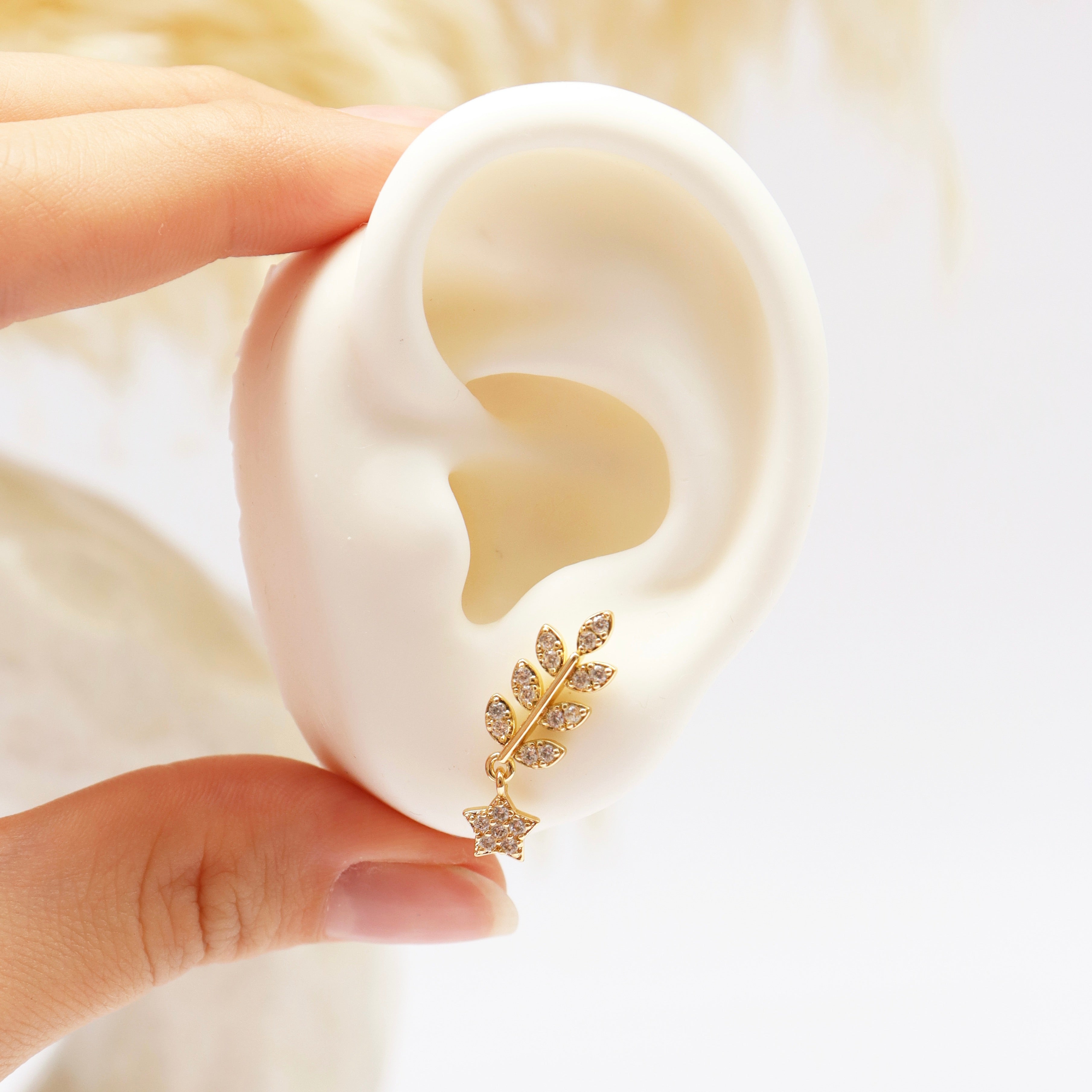 Studs Hoja con Estrella Colgante