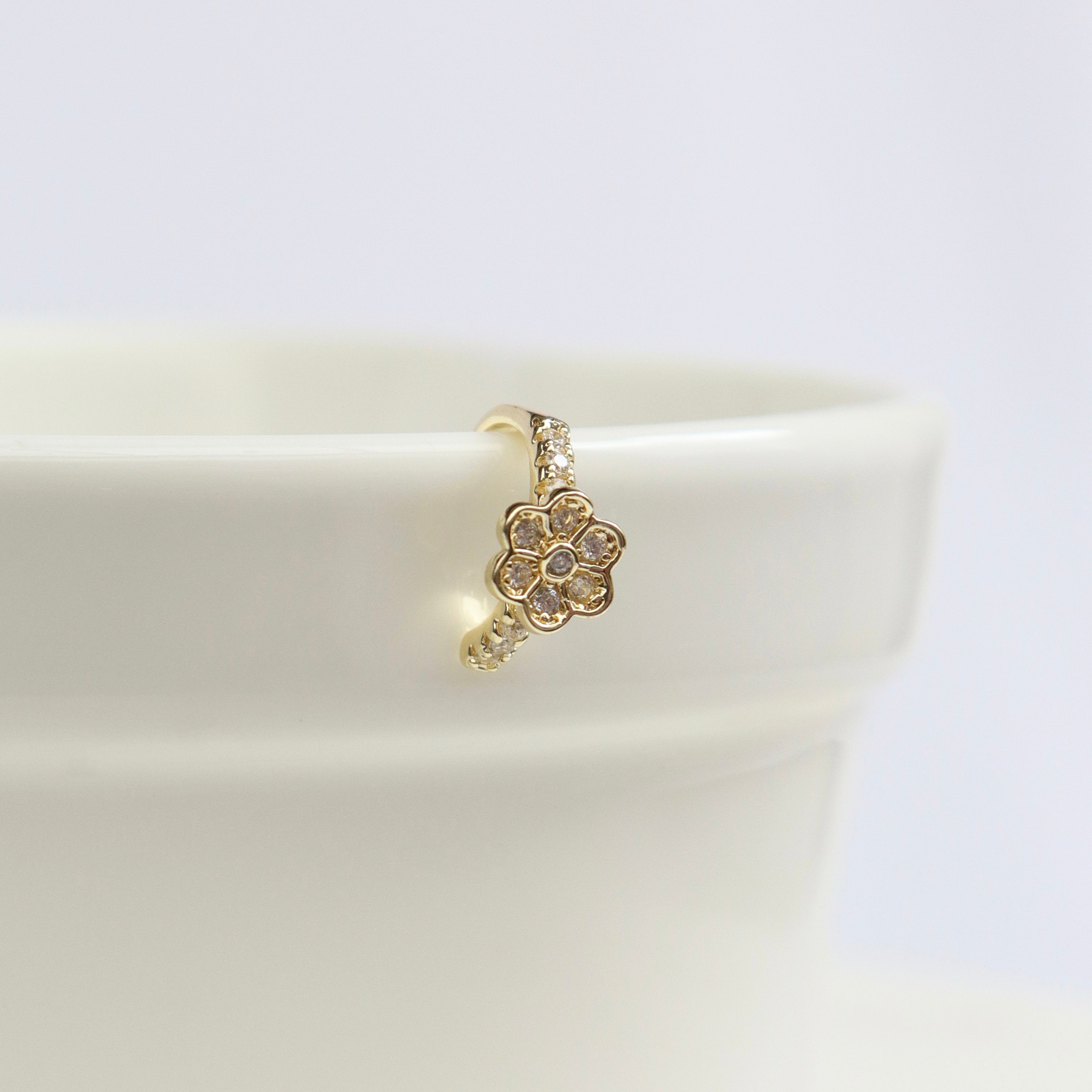 Earcuff Flor con Brillos