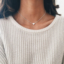 Cargar imagen en el visor de la galería, Dainty Heart Necklace

